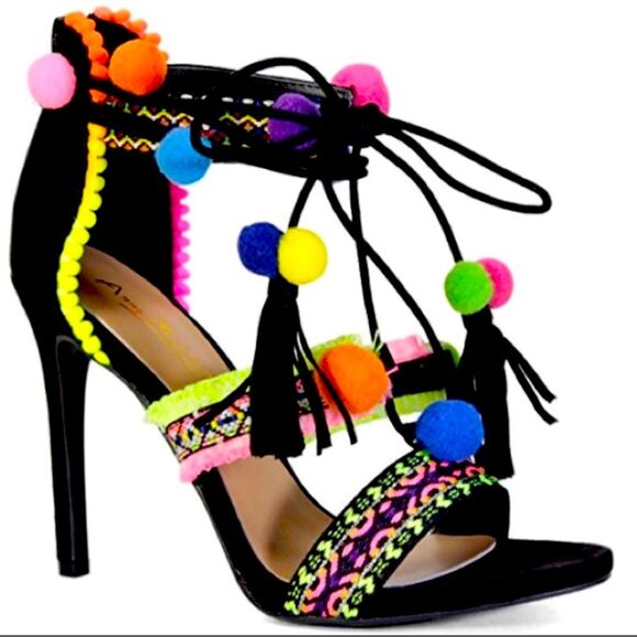 Shoes - 💜💖Ladies Tie Up Fringe Open Toe Pom Block shoes.